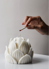 Deluxe Scented White Lotus Flower Candle | Extra Large 550g